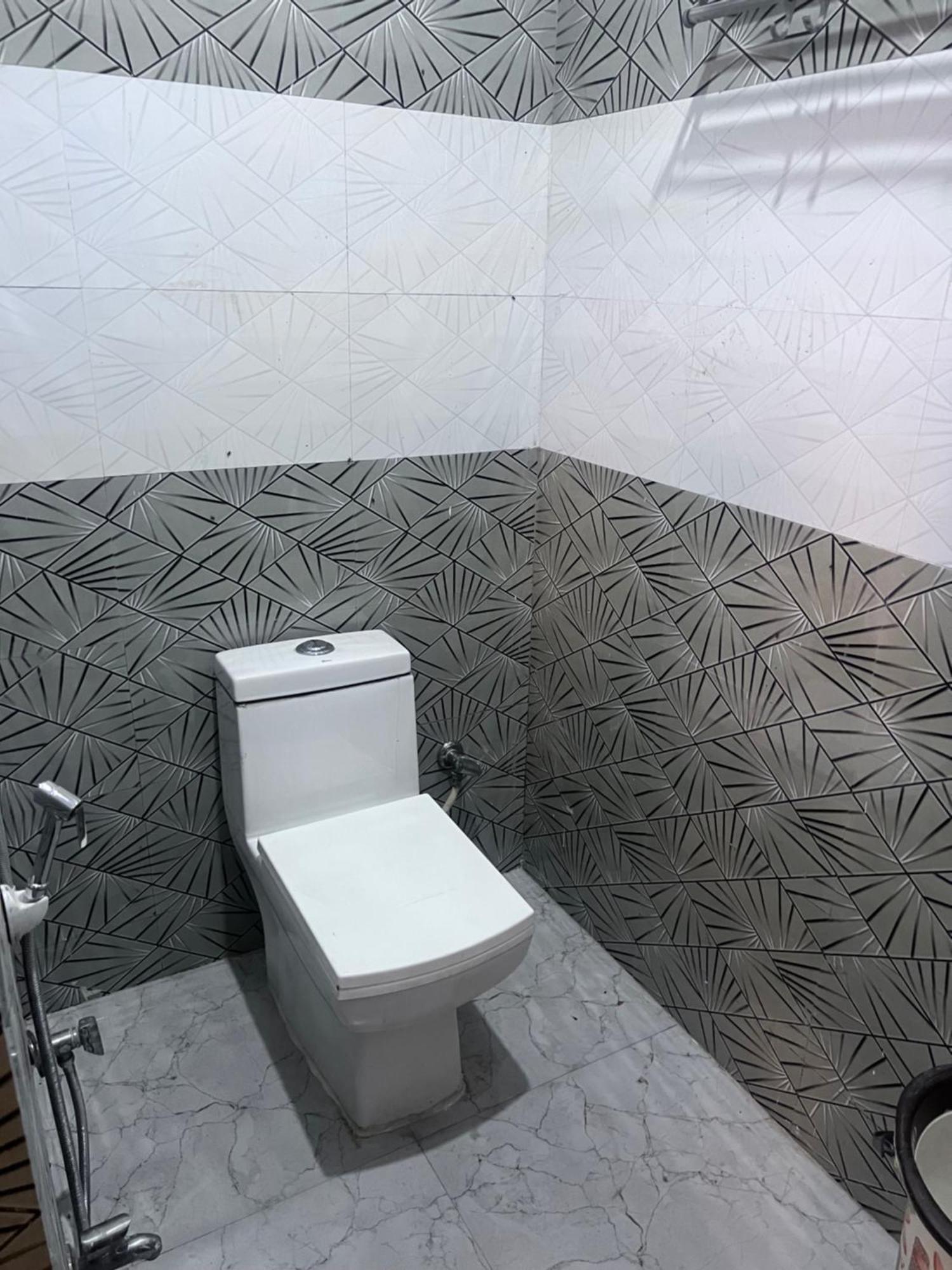 J K Apartment Prayagraj Luaran gambar