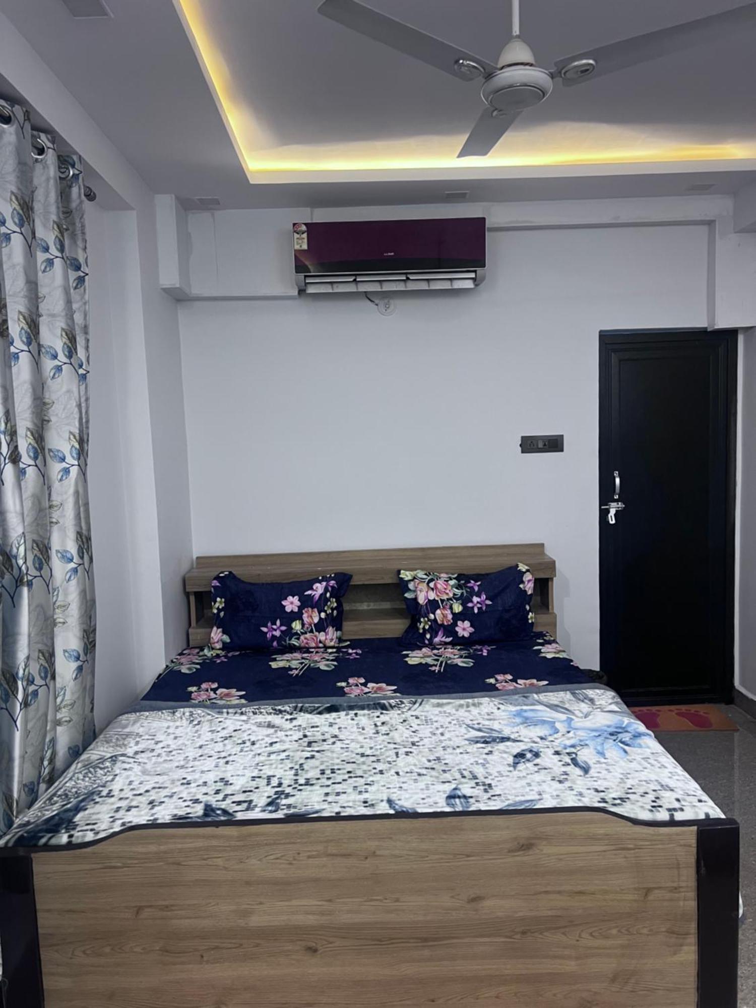 J K Apartment Prayagraj Luaran gambar